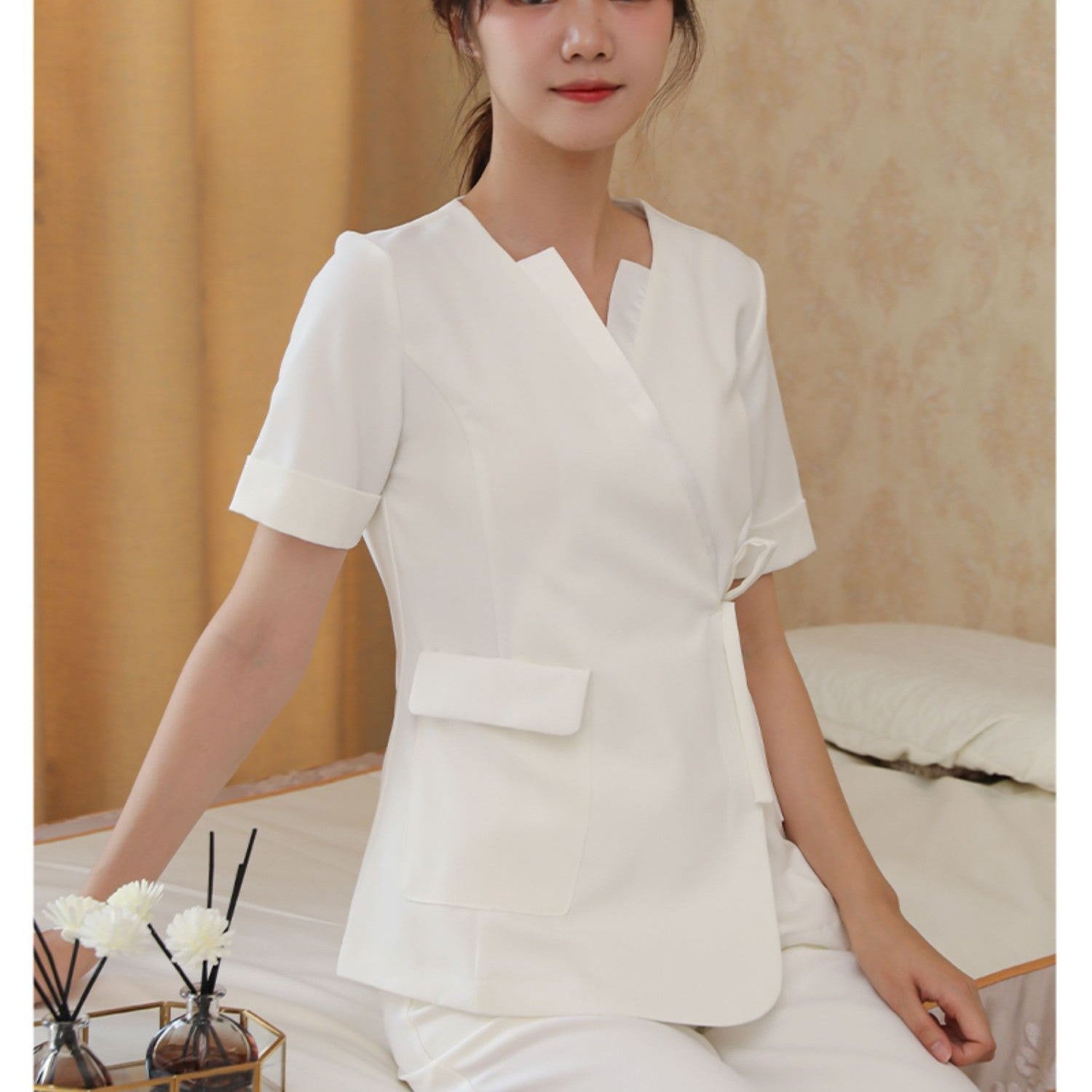 Health Care And Beauty Salon Front Desk Suit